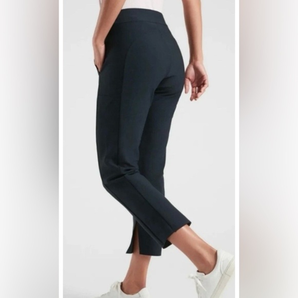 Athleta stellar cropped pants with slit side leg phone pocket in black - Picture 2 of 9